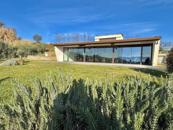 casa indipendente in vendita ad Olevano Romano