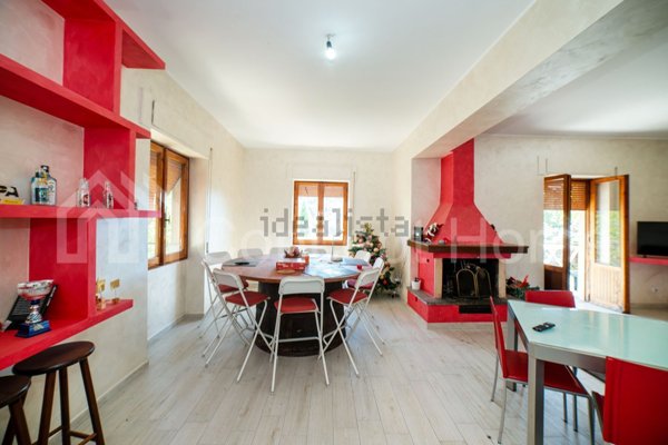 casa indipendente in vendita ad Olevano Romano