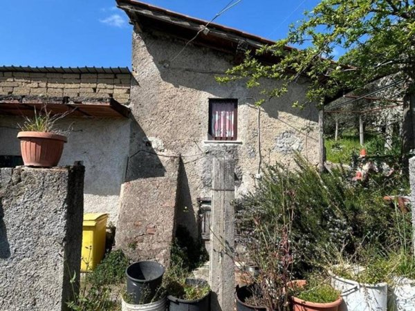 casa indipendente in vendita ad Olevano Romano