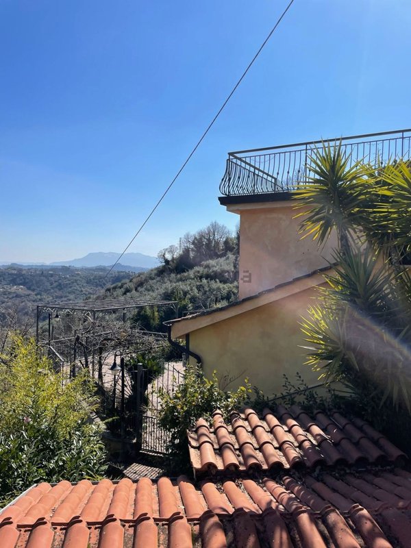 casa indipendente in vendita ad Olevano Romano