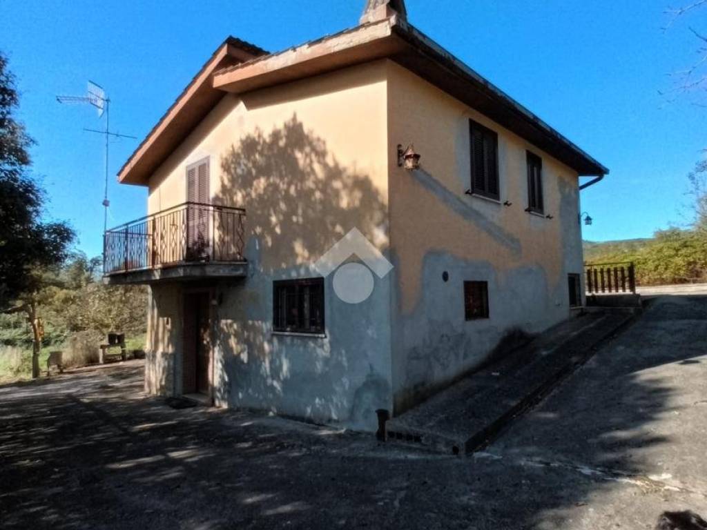 casa indipendente in vendita ad Olevano Romano