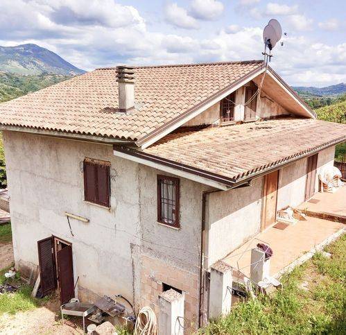 casa indipendente in vendita ad Olevano Romano