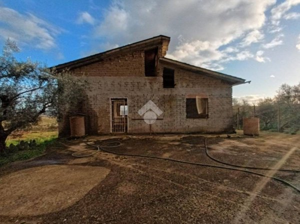 casa indipendente in vendita ad Olevano Romano