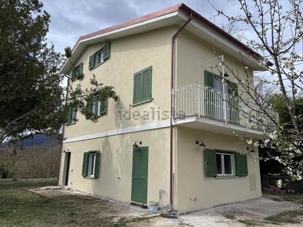 casa indipendente in vendita ad Olevano Romano