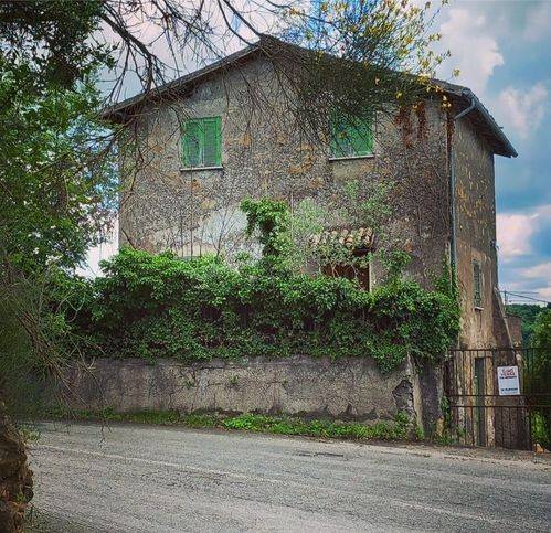 casa indipendente in vendita ad Olevano Romano