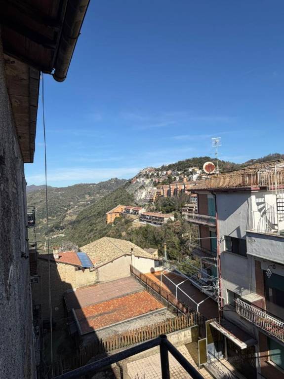 appartamento in vendita ad Olevano Romano