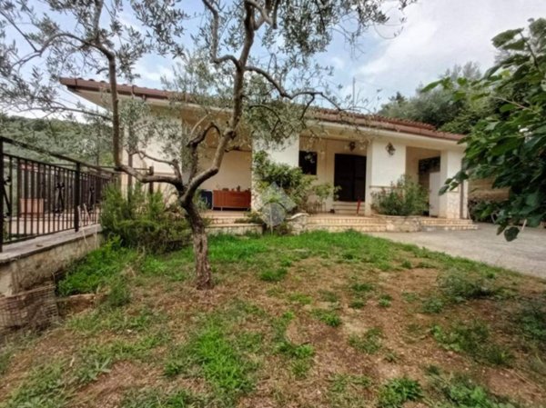 casa indipendente in vendita ad Olevano Romano
