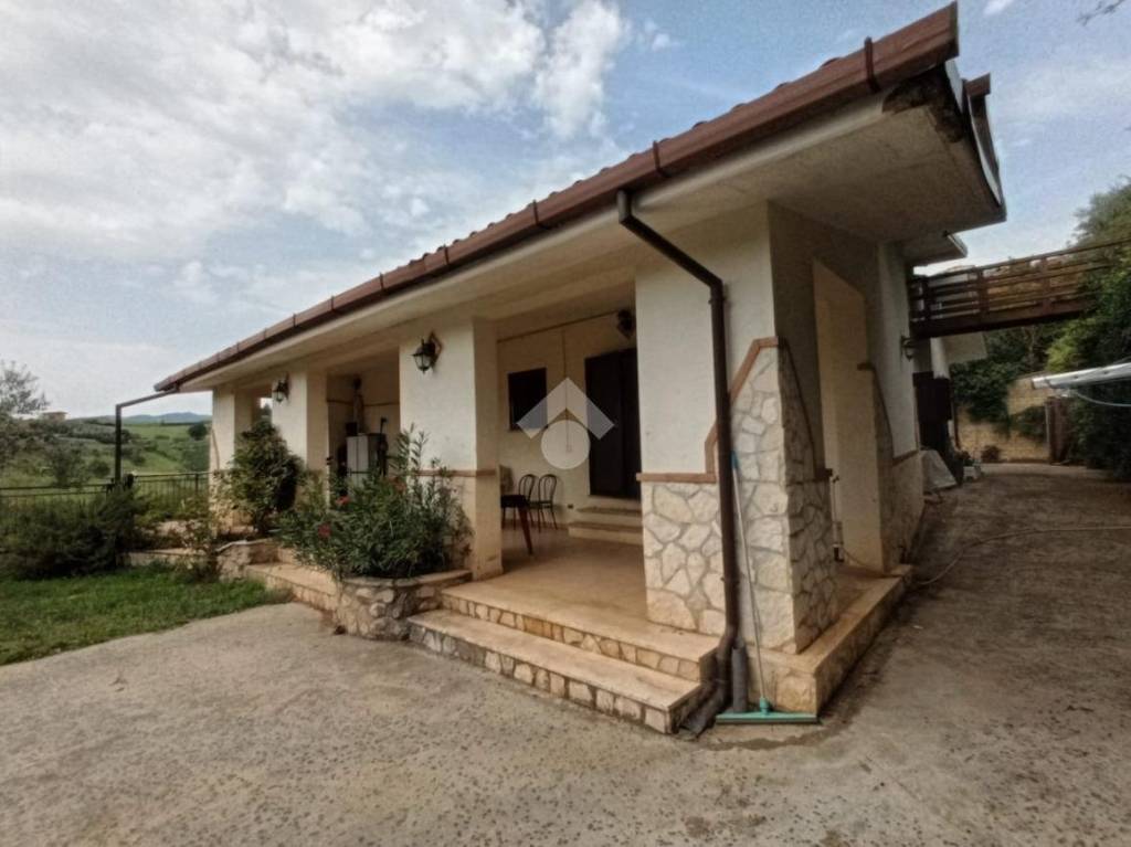 casa indipendente in vendita ad Olevano Romano