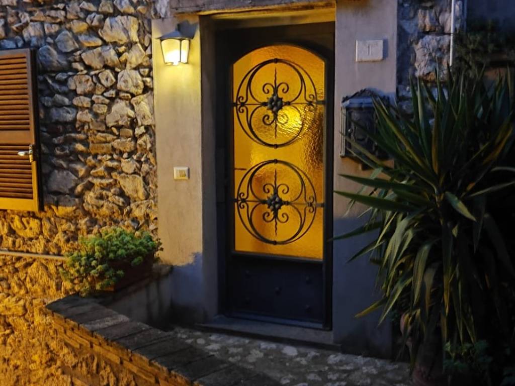 appartamento in vendita ad Olevano Romano