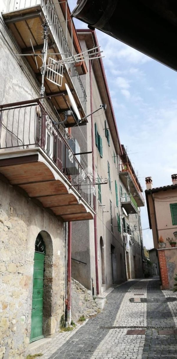 appartamento in vendita ad Olevano Romano