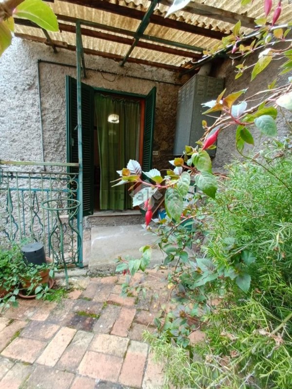 appartamento in vendita ad Olevano Romano