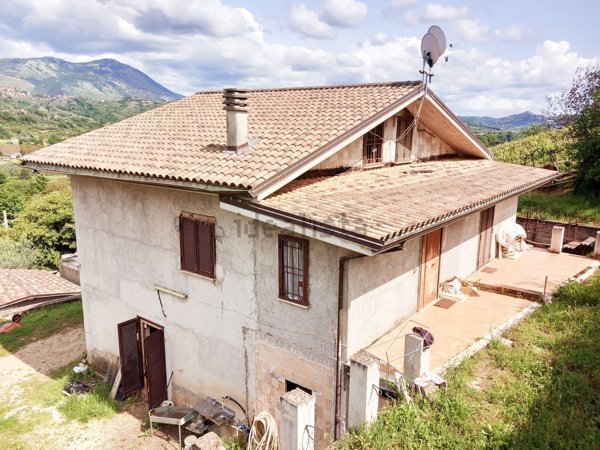 casa indipendente in vendita ad Olevano Romano