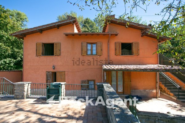 casa indipendente in vendita ad Olevano Romano