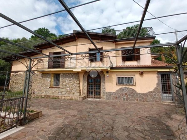 casa indipendente in vendita ad Olevano Romano