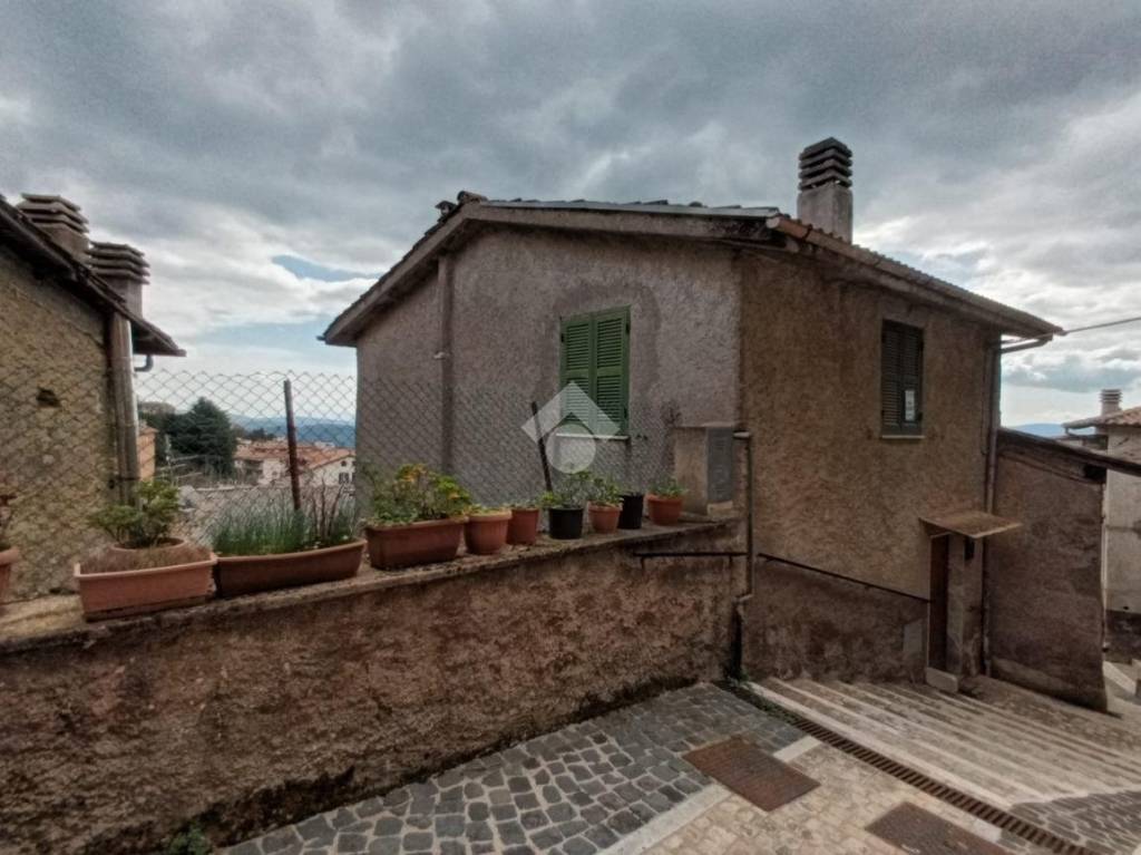 appartamento in vendita ad Olevano Romano