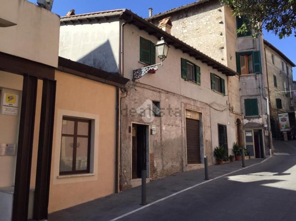 appartamento in vendita ad Olevano Romano
