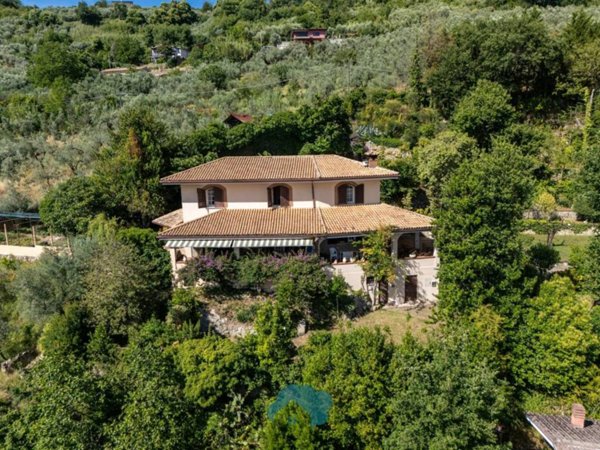 casa indipendente in vendita ad Olevano Romano