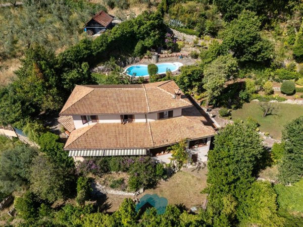 casa indipendente in vendita ad Olevano Romano