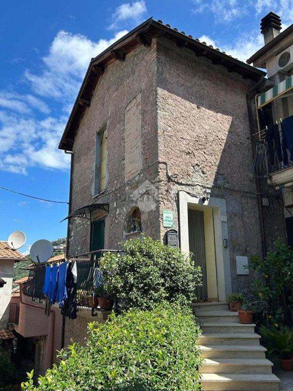 appartamento in vendita ad Olevano Romano