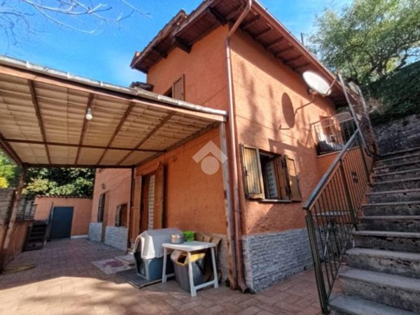 casa indipendente in vendita ad Olevano Romano