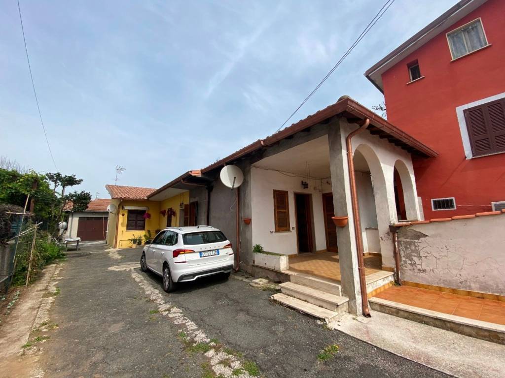 casa indipendente in vendita a Palestrina in zona Carchitti