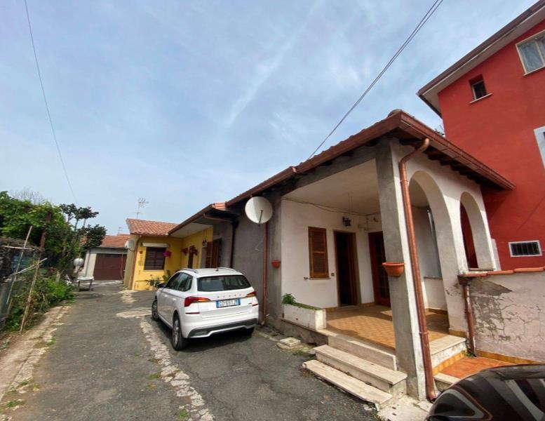 casa indipendente in vendita a Palestrina in zona Carchitti