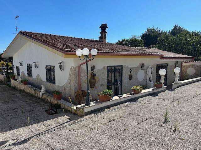 casa indipendente in vendita a Palestrina in zona Carchitti