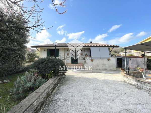 pentavano in vendita a Palestrina in zona Carchitti