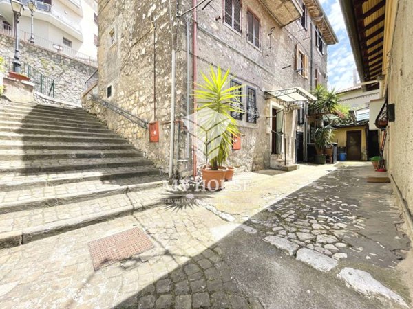 appartamento in vendita a Palestrina in zona Carchitti