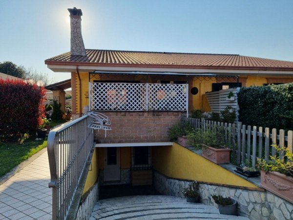 casa indipendente in vendita a Palestrina in zona Carchitti