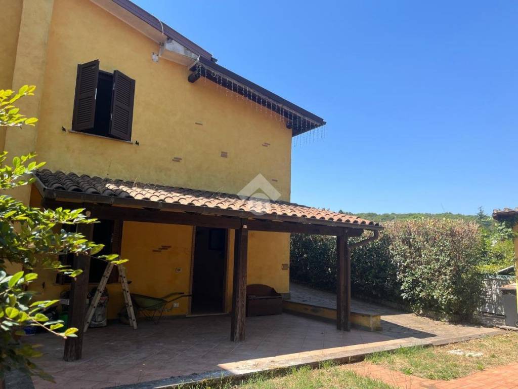 casa indipendente in vendita a Palestrina in zona Carchitti