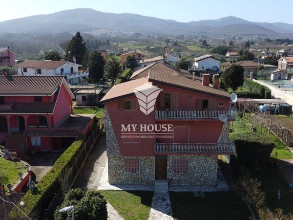 casa indipendente in vendita a Palestrina in zona Valvarino