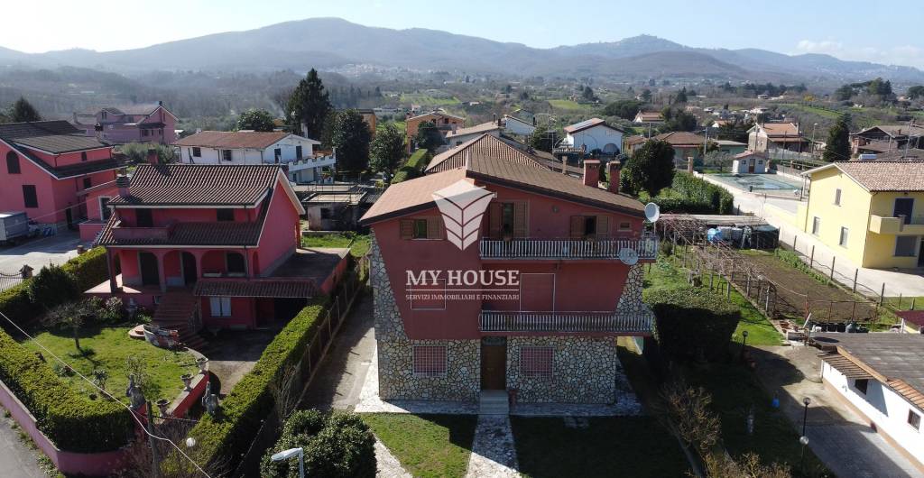 casa indipendente in vendita a Palestrina in zona Carchitti