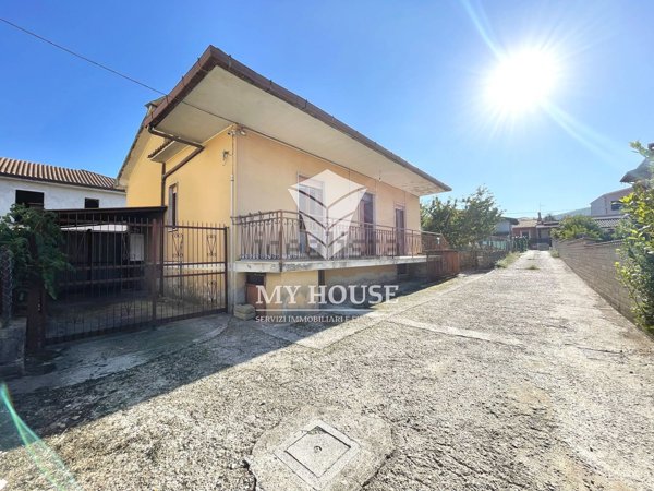 casa indipendente in vendita a Palestrina in zona Carchitti