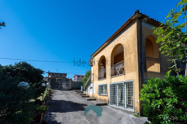 quadrivano in vendita a Palestrina in zona Carchitti