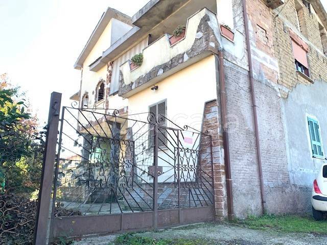 appartamento in vendita a Palestrina in zona Valvarino