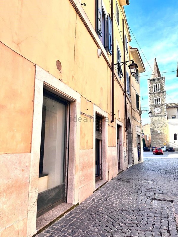 locale commerciale in vendita a Palestrina