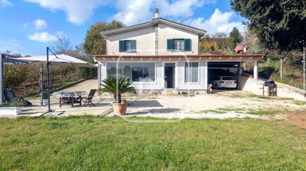 casa indipendente in vendita a Palestrina in zona Carchitti