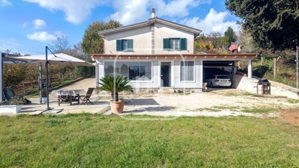 casa indipendente in vendita a Palestrina in zona Carchitti