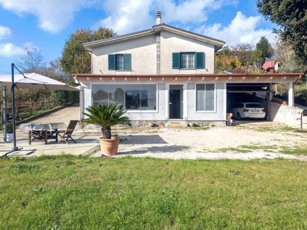 casa indipendente in vendita a Palestrina in zona Carchitti