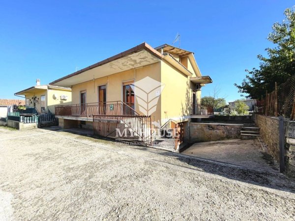 casa indipendente in vendita a Palestrina in zona Carchitti