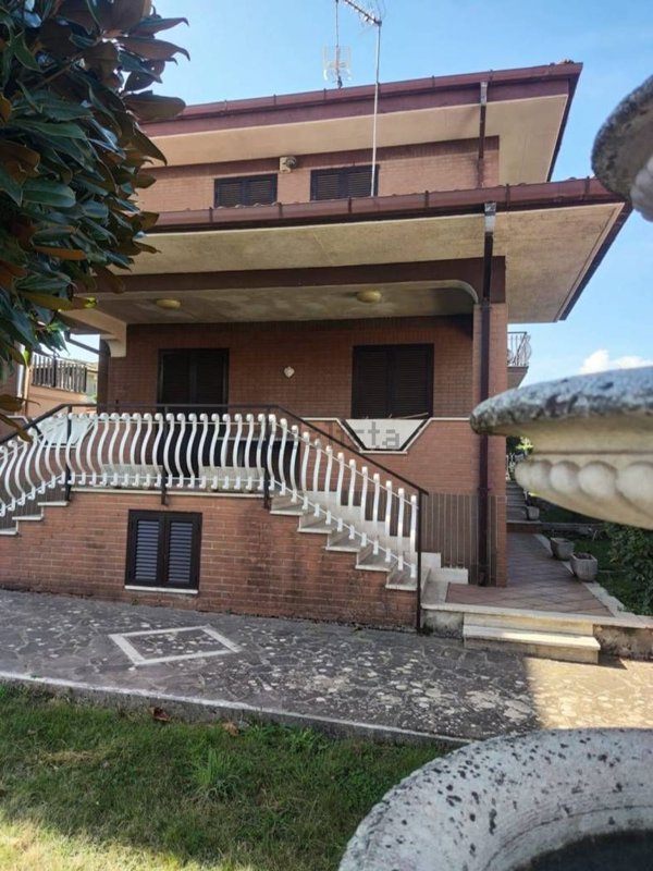 casa indipendente in vendita a Palestrina in zona Carchitti
