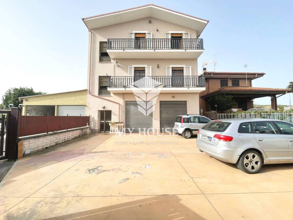 appartamento in vendita a Palestrina in zona Carchitti