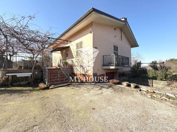 casa indipendente in vendita a Palestrina in zona Carchitti