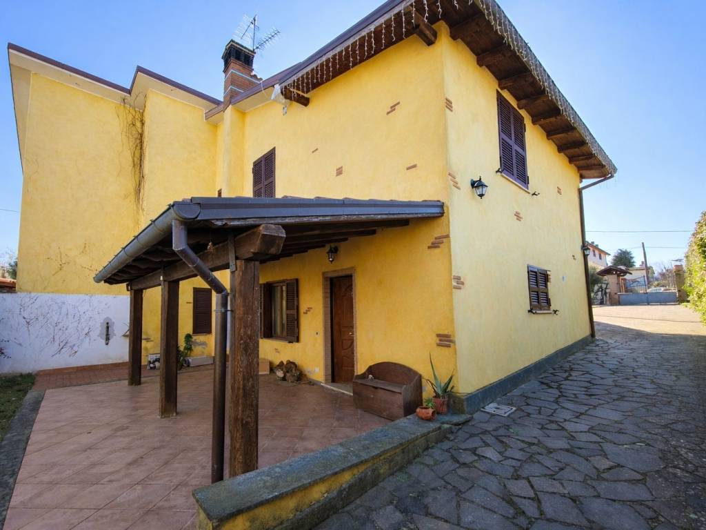 casa indipendente in vendita a Palestrina in zona Carchitti