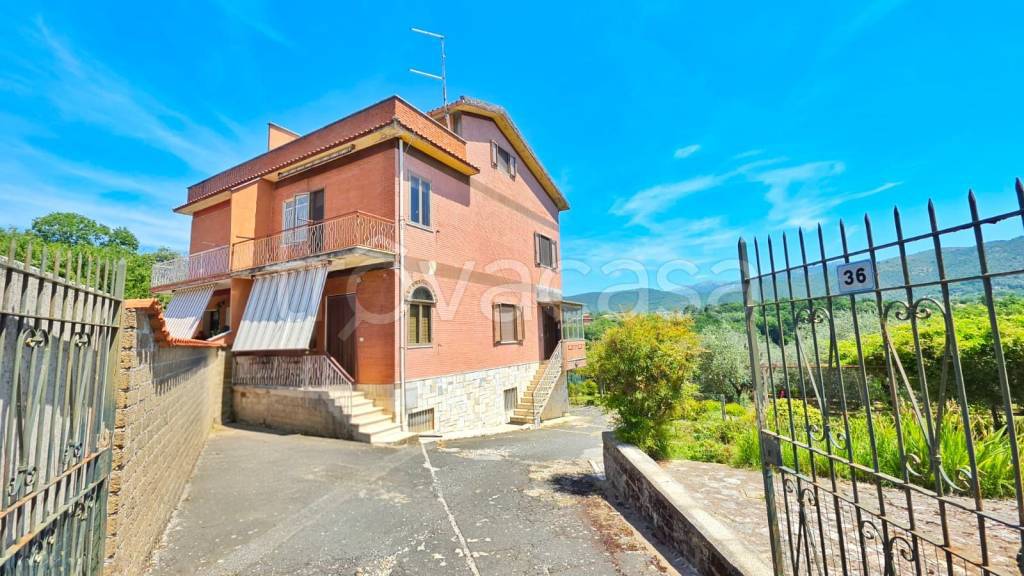 casa indipendente in vendita a Palestrina in zona Carchitti