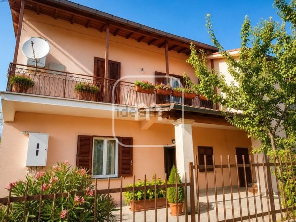 appartamento in vendita a Palestrina in zona Carchitti