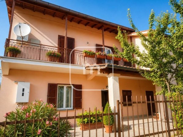 appartamento in vendita a Palestrina in zona Carchitti