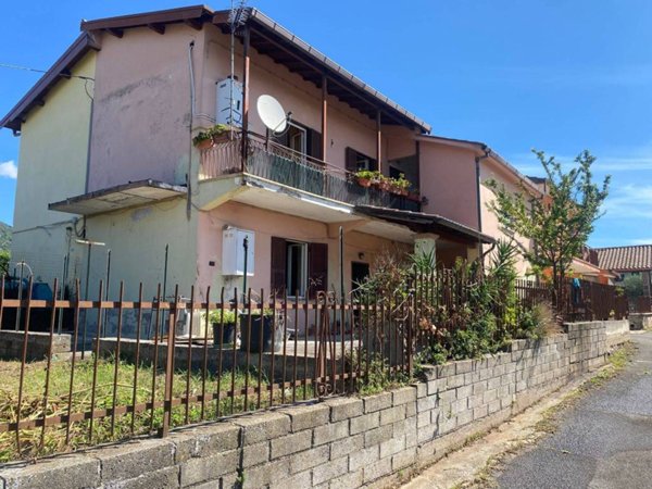 casa indipendente in vendita a Palestrina in zona Carchitti
