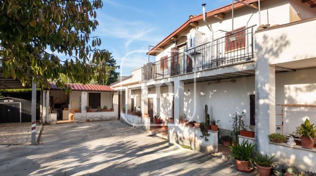 casa indipendente in vendita a Palestrina in zona Carchitti